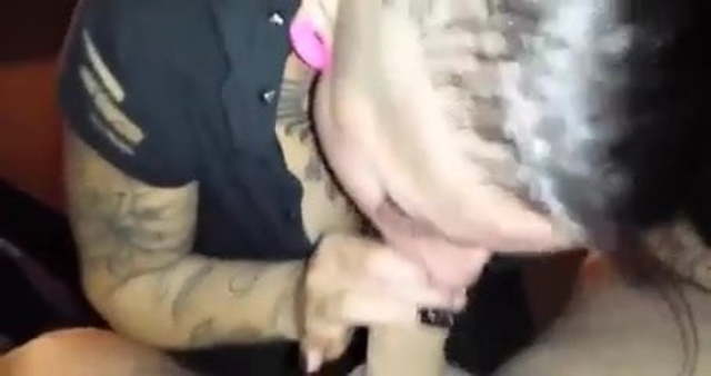 Tattoo Schlampe schluckt